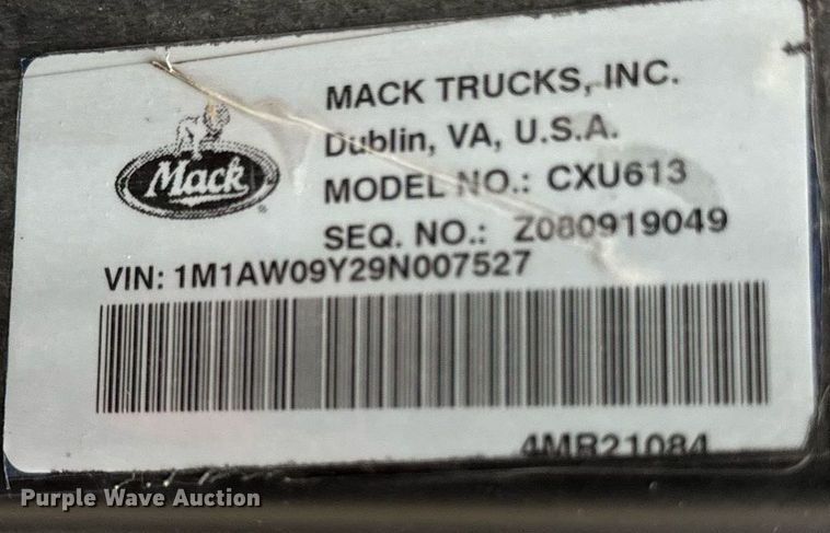 image for item DW2387 2009 Mack CXU613 semi truck