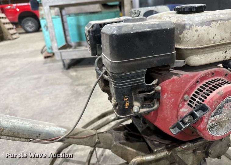 image for item DW2392 M-B-W concrete trowel