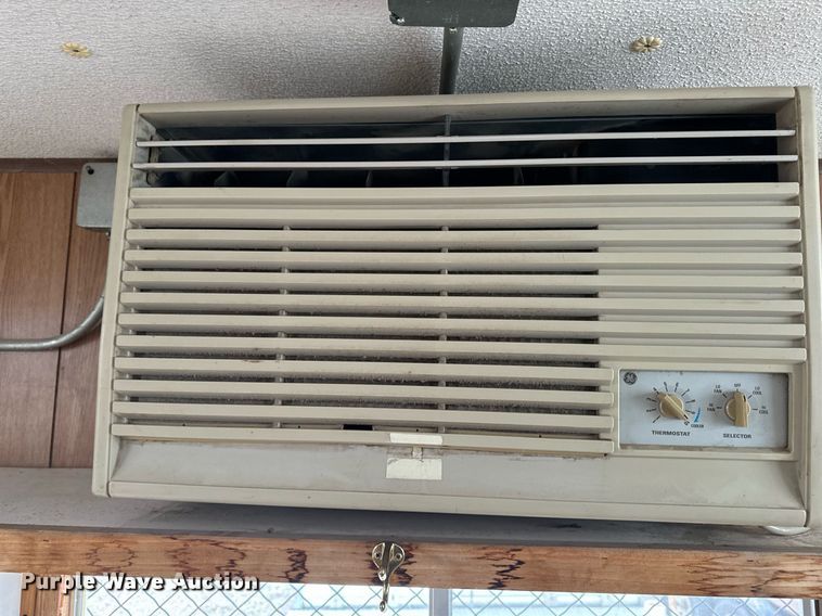 image for item DW2395 1996 TSI office trailer