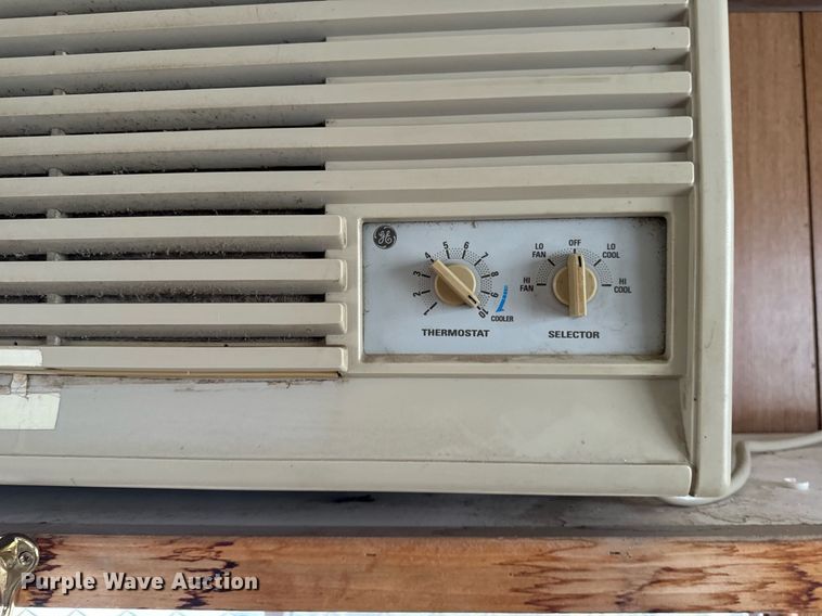 image for item DW2395 1996 TSI office trailer