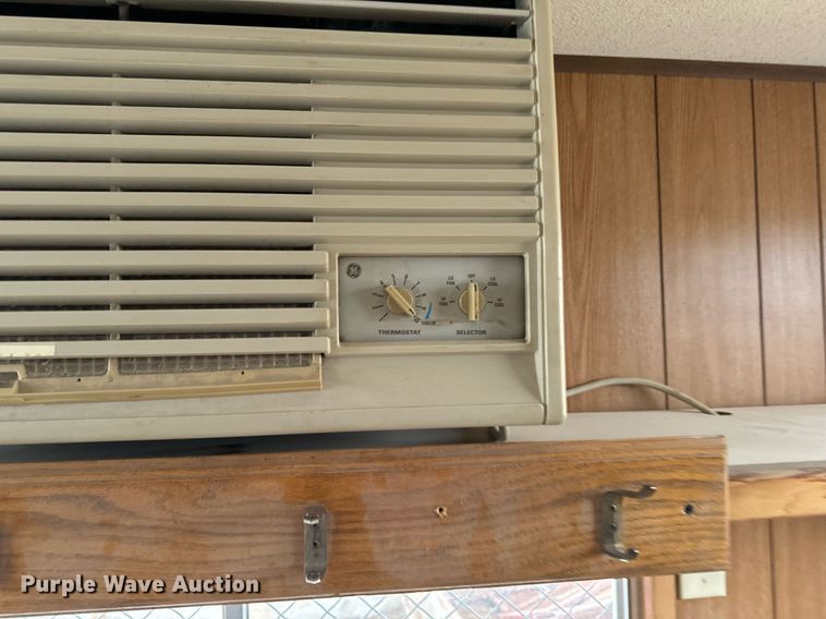 image for item DW2395 1996 TSI office trailer