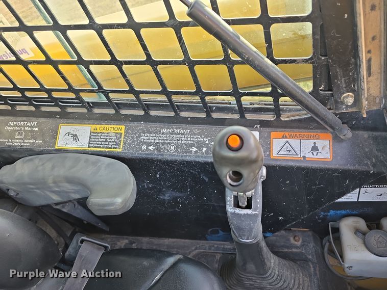 image for item DW3890 2006 John Deere CT322 tracked skid steer loader