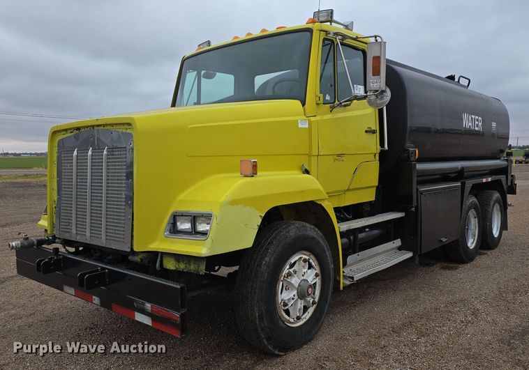 image for item DW3900 1988 Freightliner FLC112 water truck