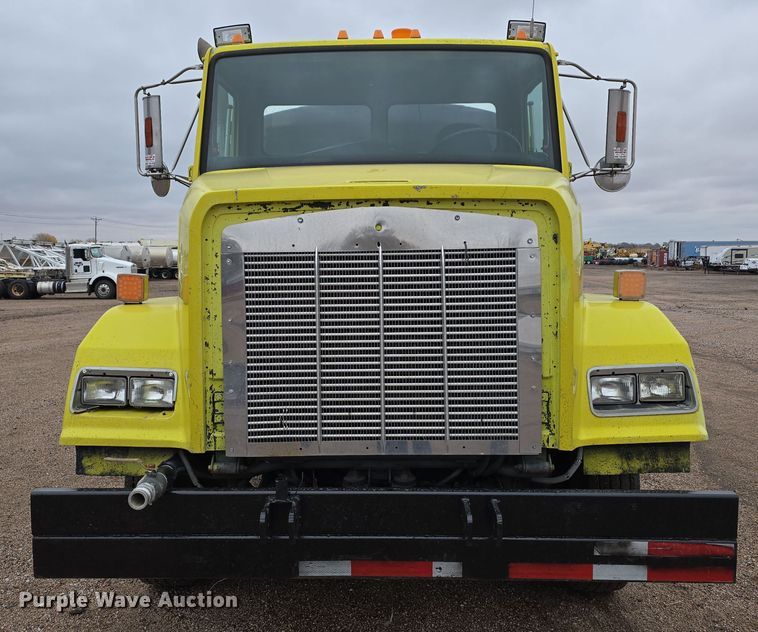 image for item DW3900 1988 Freightliner FLC112 water truck