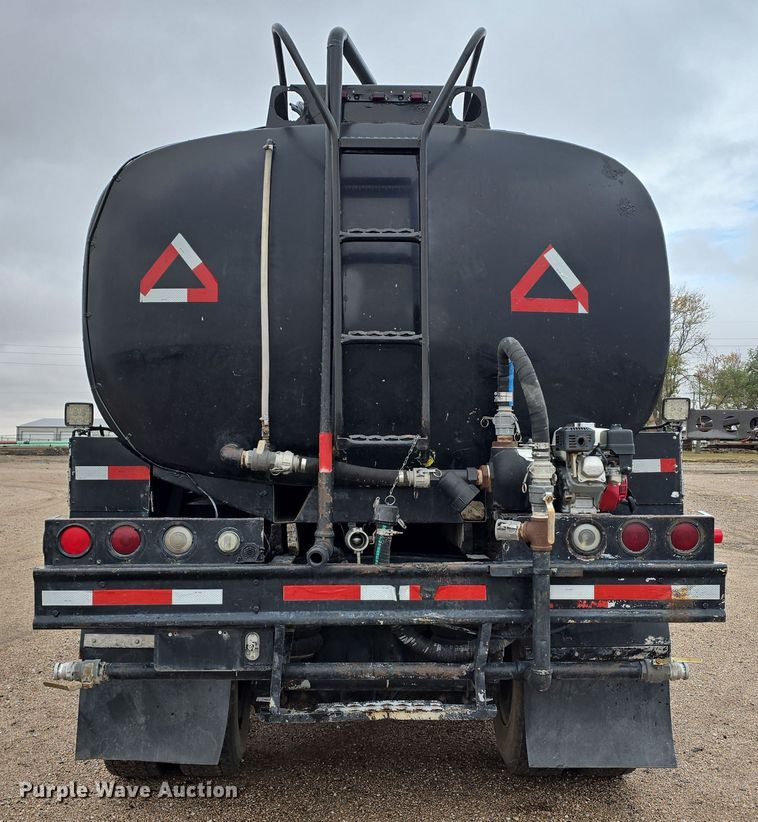 image for item DW3900 1988 Freightliner FLC112 water truck