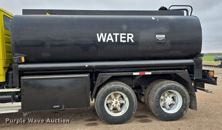 image for item DW3900 1988 Freightliner FLC112 water truck