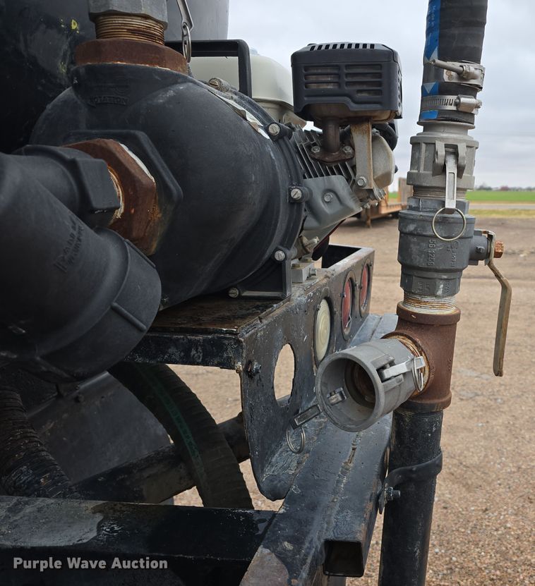 image for item DW3900 1988 Freightliner FLC112 water truck