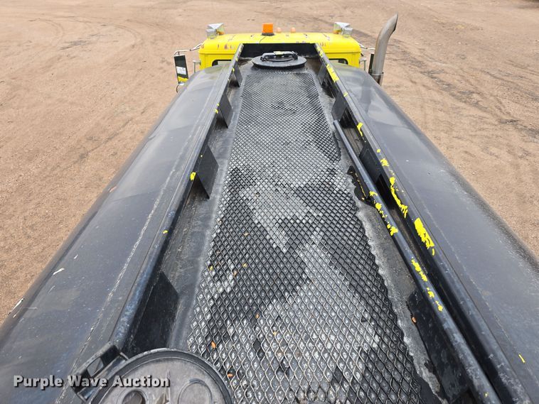 image for item DW3900 1988 Freightliner FLC112 water truck