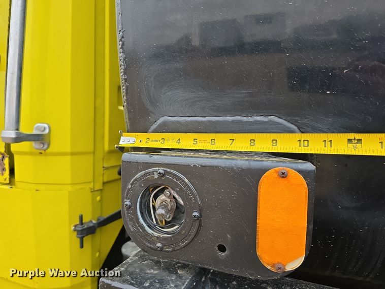 image for item DW3900 1988 Freightliner FLC112 water truck