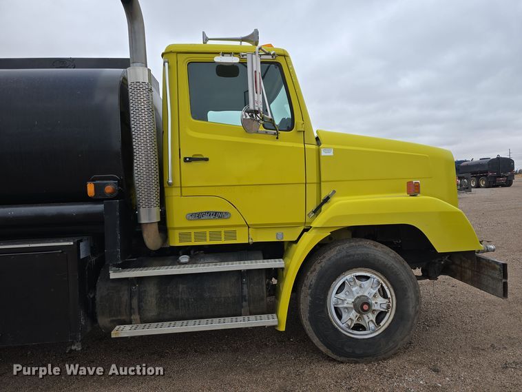 image for item DW3900 1988 Freightliner FLC112 water truck