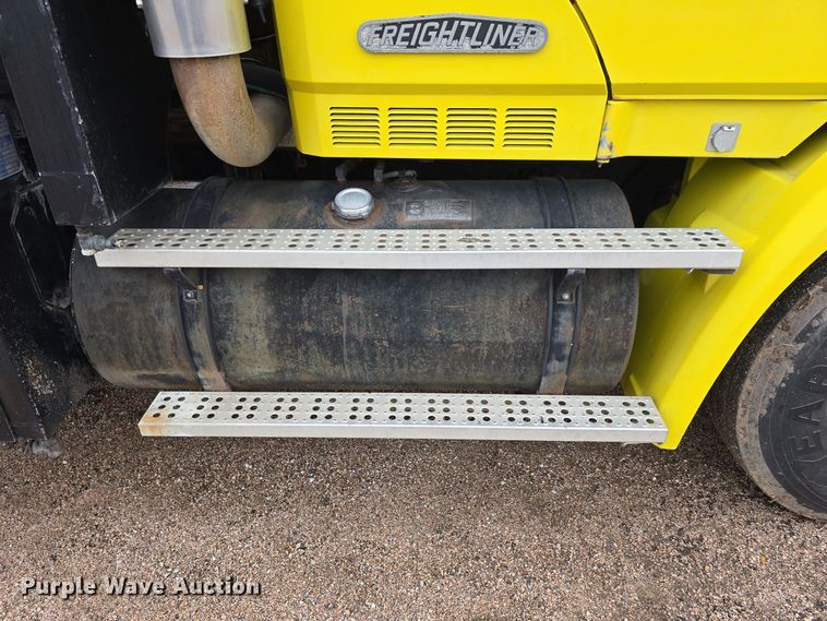 image for item DW3900 1988 Freightliner FLC112 water truck