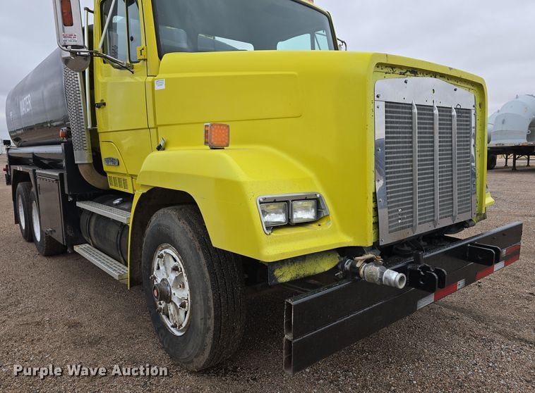 image for item DW3900 1988 Freightliner FLC112 water truck