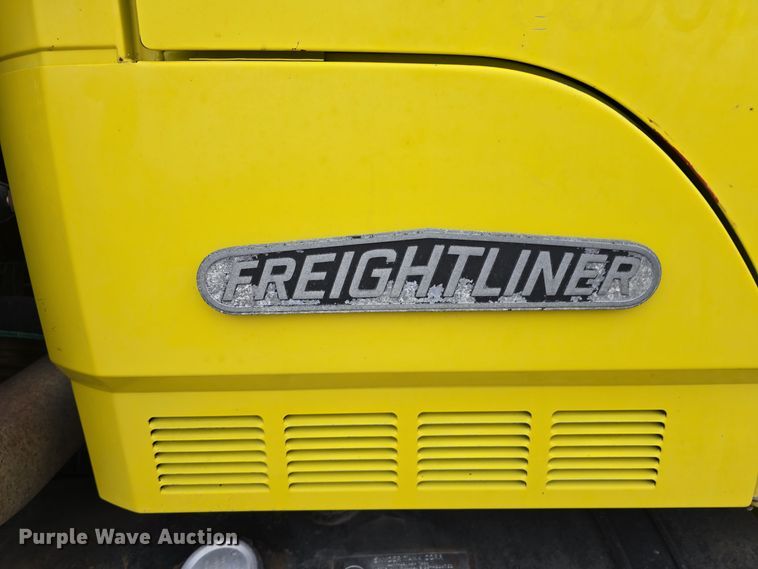 image for item DW3900 1988 Freightliner FLC112 water truck