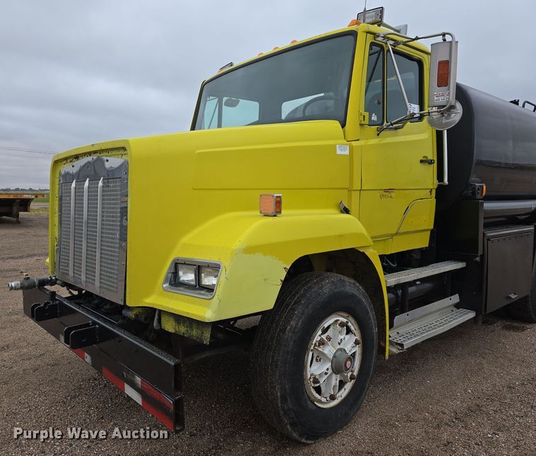 image for item DW3900 1988 Freightliner FLC112 water truck