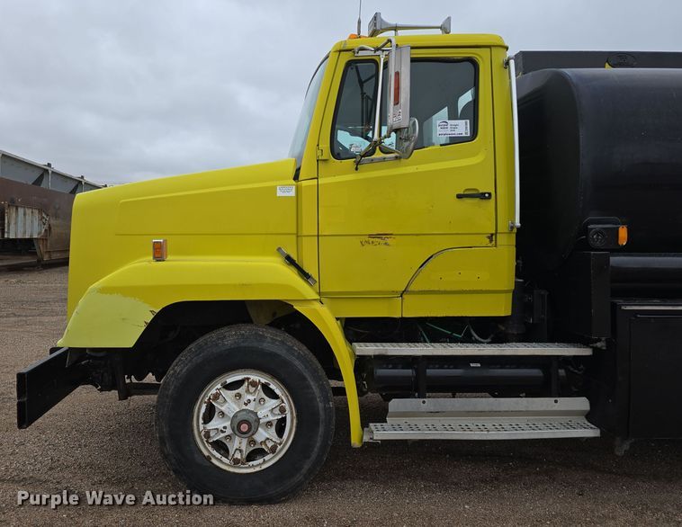image for item DW3900 1988 Freightliner FLC112 water truck