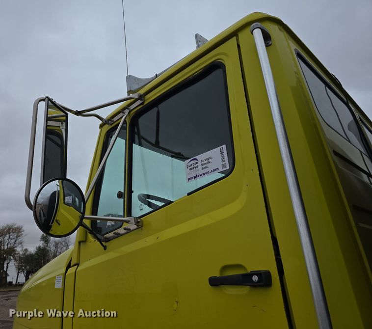 image for item DW3900 1988 Freightliner FLC112 water truck