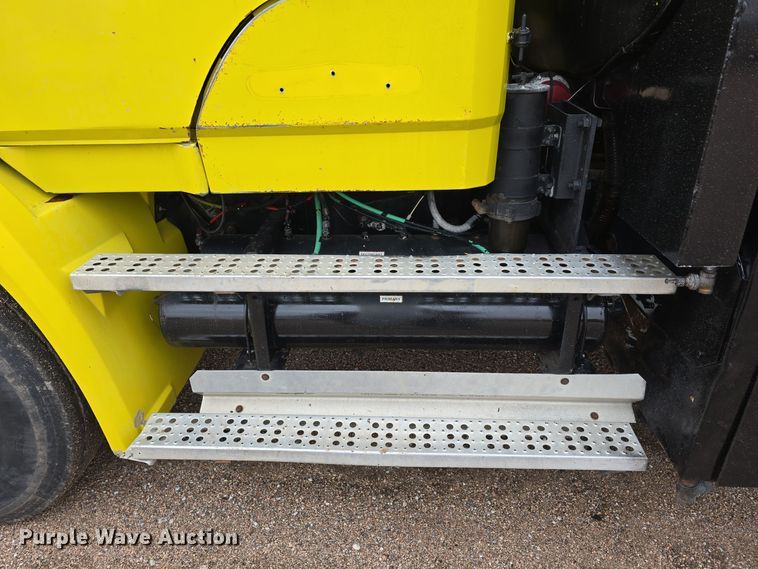 image for item DW3900 1988 Freightliner FLC112 water truck