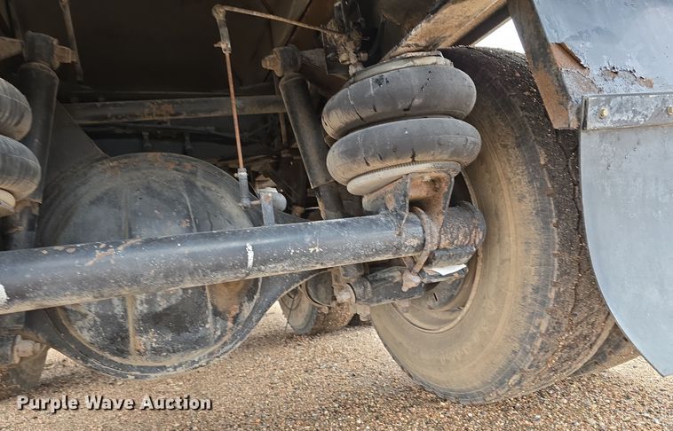 image for item DW3900 1988 Freightliner FLC112 water truck