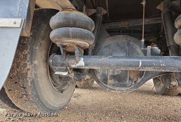 image for item DW3900 1988 Freightliner FLC112 water truck