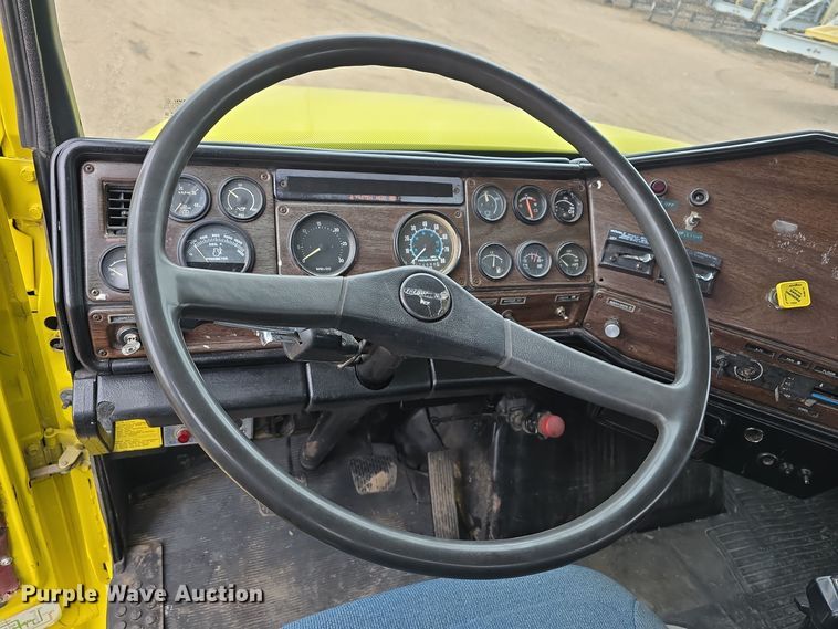 image for item DW3900 1988 Freightliner FLC112 water truck