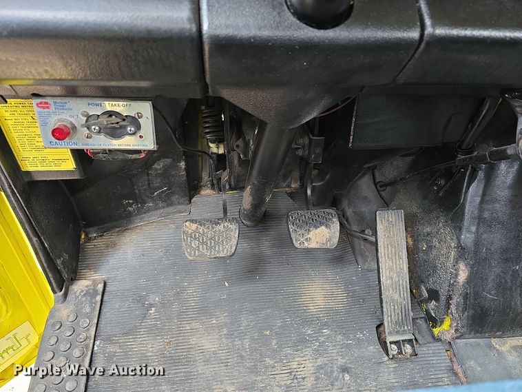 image for item DW3900 1988 Freightliner FLC112 water truck