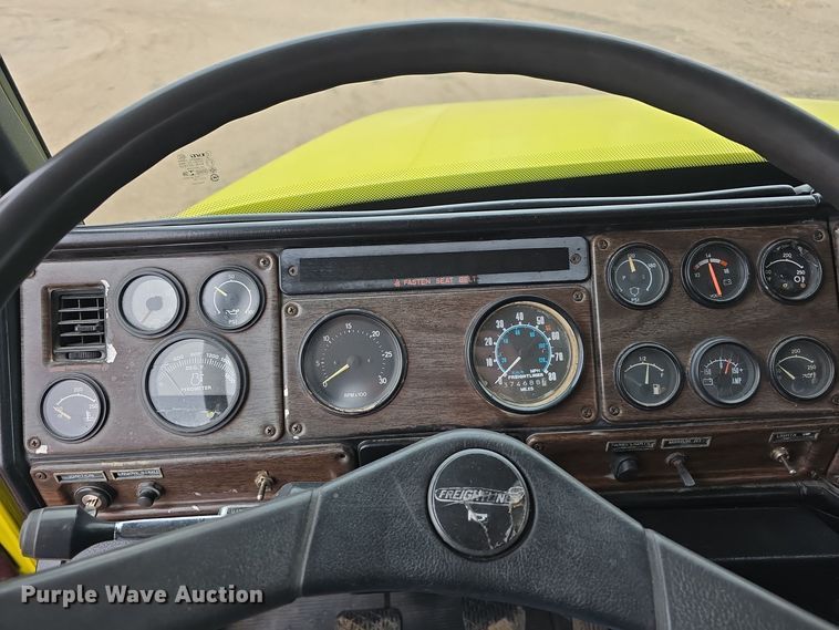 image for item DW3900 1988 Freightliner FLC112 water truck