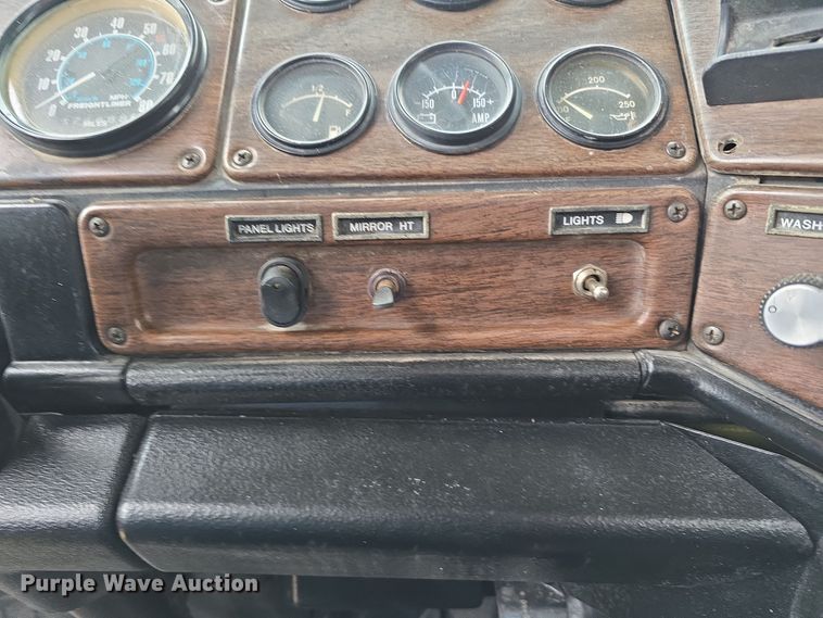 image for item DW3900 1988 Freightliner FLC112 water truck