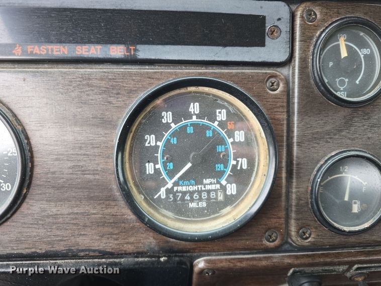 image for item DW3900 1988 Freightliner FLC112 water truck