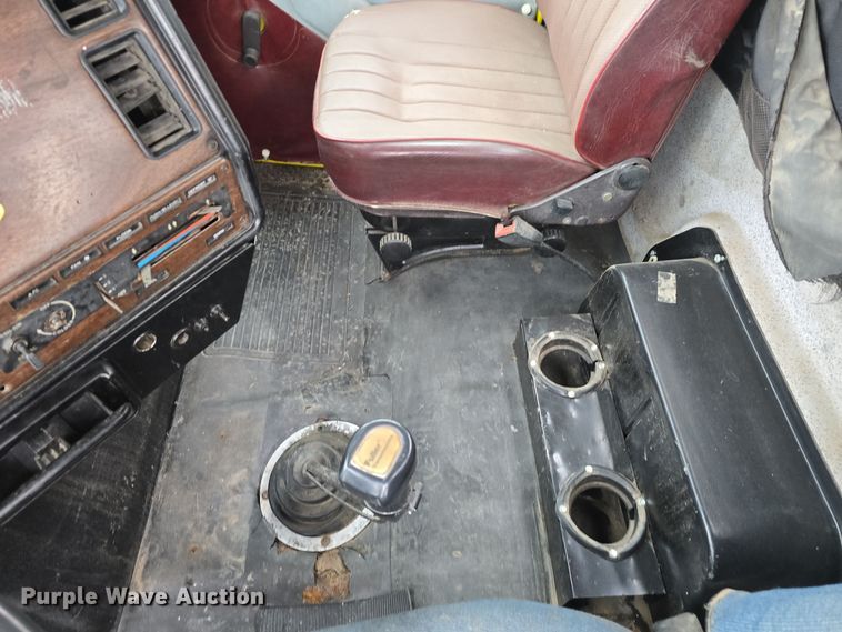 image for item DW3900 1988 Freightliner FLC112 water truck