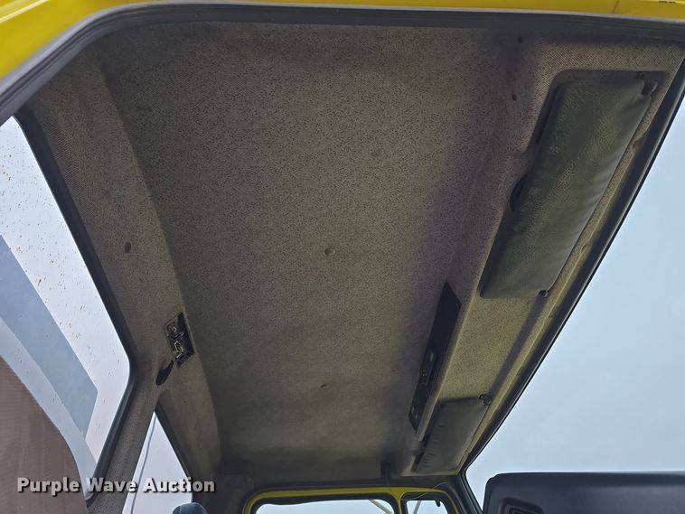 image for item DW3900 1988 Freightliner FLC112 water truck