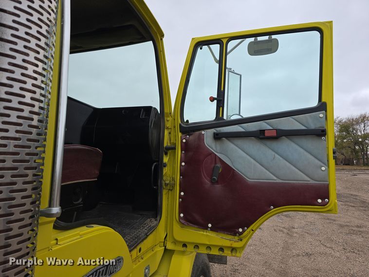 image for item DW3900 1988 Freightliner FLC112 water truck