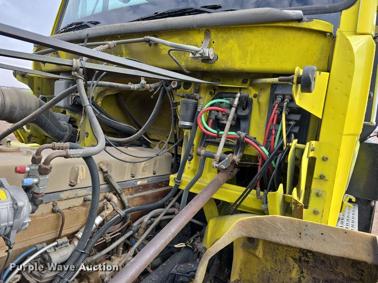 image for item DW3900 1988 Freightliner FLC112 water truck