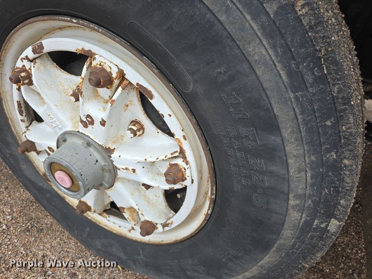 image for item DW3900 1988 Freightliner FLC112 water truck