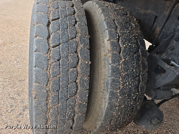 image for item DW3900 1988 Freightliner FLC112 water truck