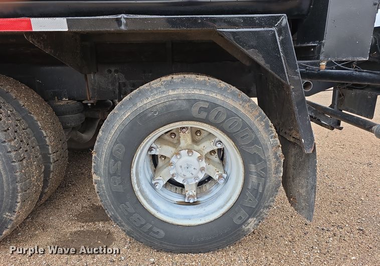 image for item DW3900 1988 Freightliner FLC112 water truck