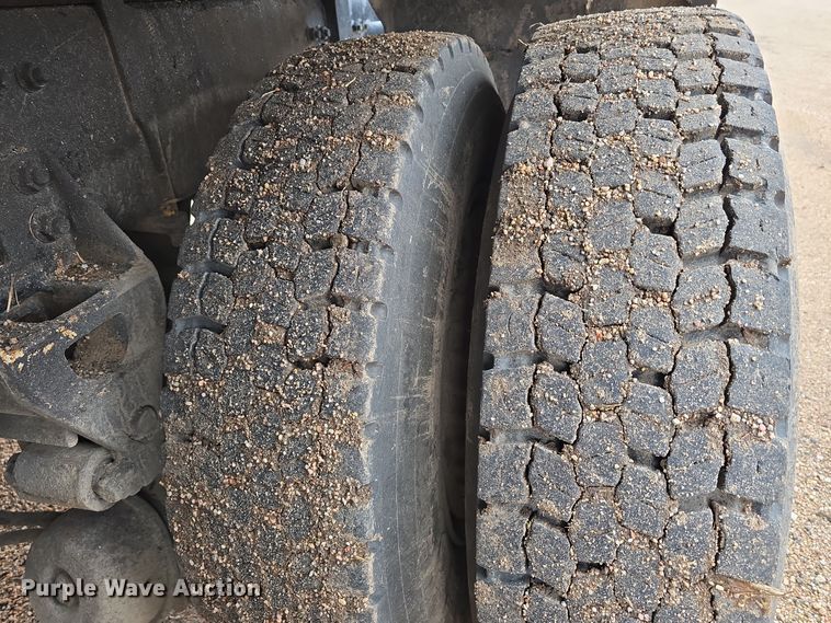 image for item DW3900 1988 Freightliner FLC112 water truck