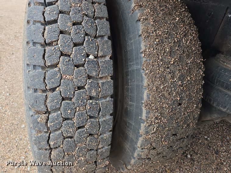 image for item DW3900 1988 Freightliner FLC112 water truck