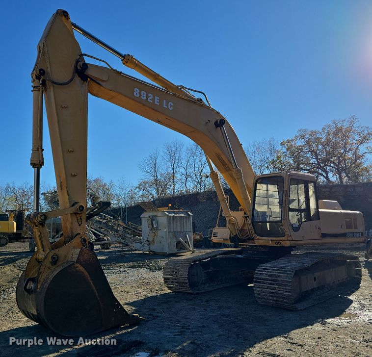 image for item DW3951 2006 John Deere 892E LC excavator