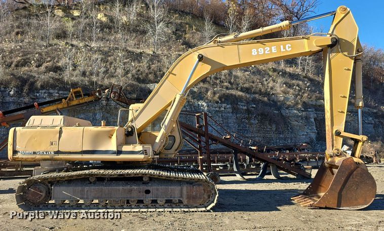 image for item DW3951 2006 John Deere 892E LC excavator