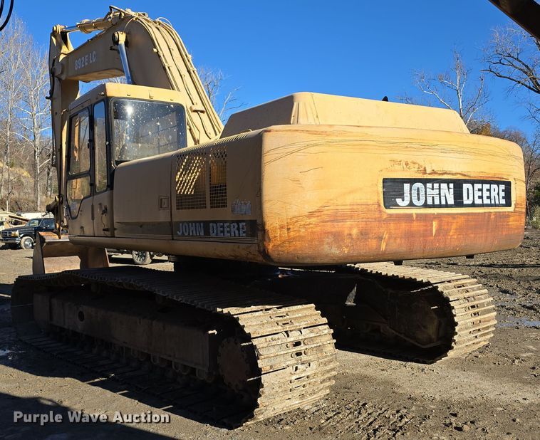 image for item DW3951 2006 John Deere 892E LC excavator