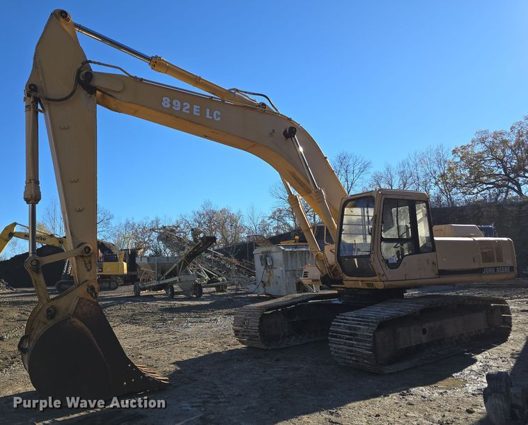 image for item DW3951 2006 John Deere 892E LC excavator