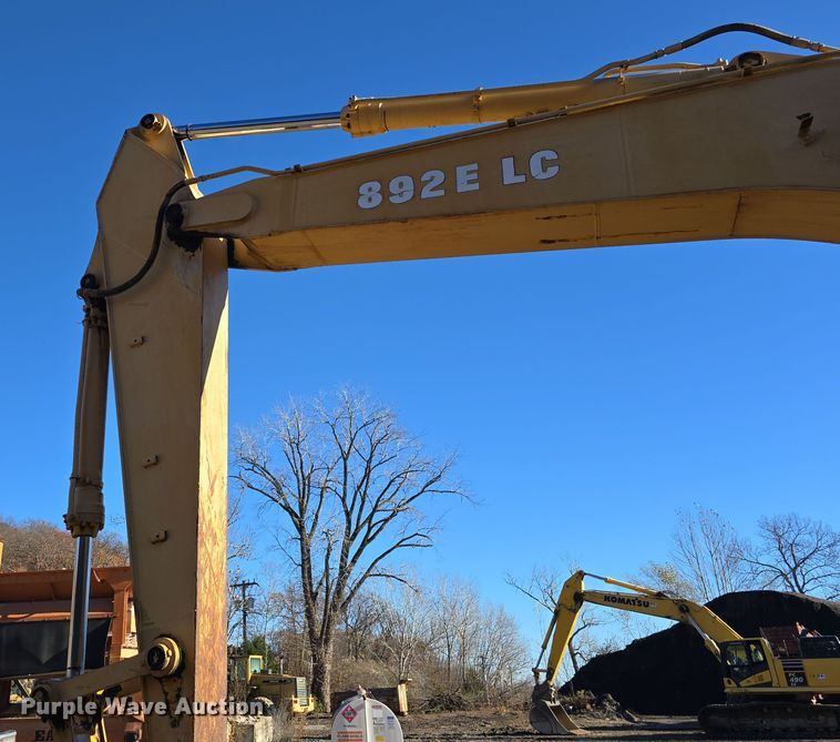 image for item DW3951 2006 John Deere 892E LC excavator