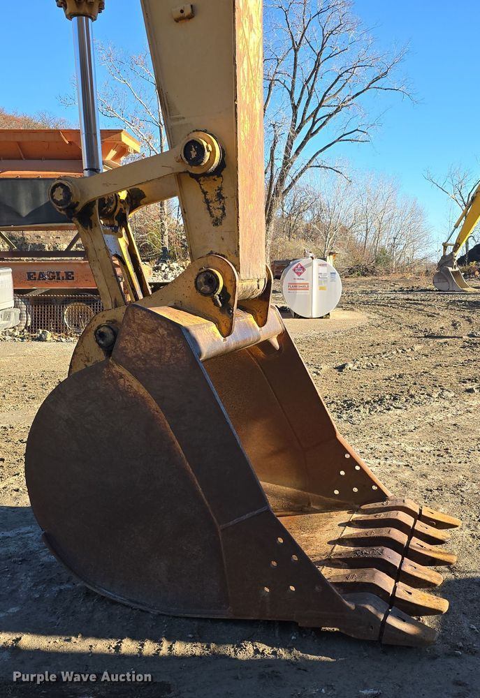 image for item DW3951 2006 John Deere 892E LC excavator