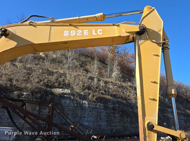 image for item DW3951 2006 John Deere 892E LC excavator