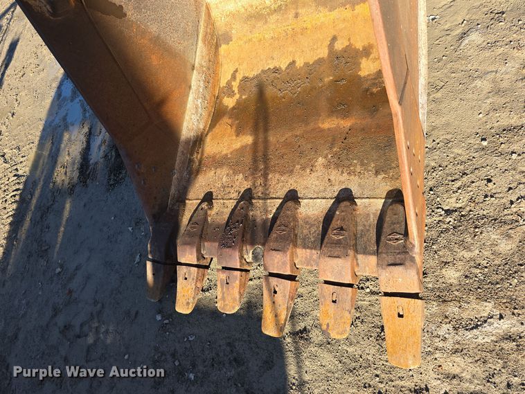 image for item DW3951 2006 John Deere 892E LC excavator