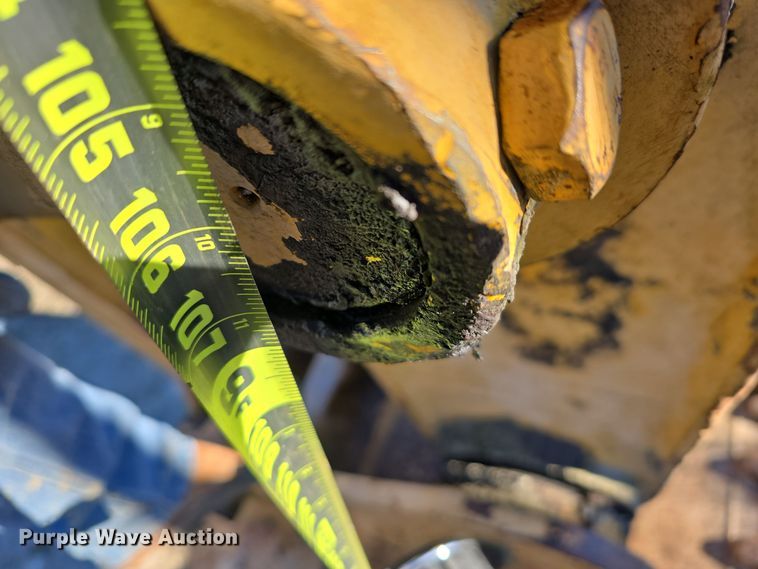 image for item DW3951 2006 John Deere 892E LC excavator