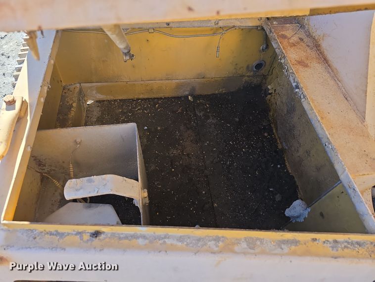 image for item DW3951 2006 John Deere 892E LC excavator