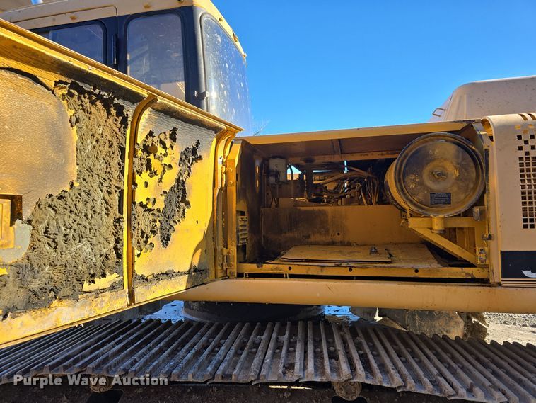 image for item DW3951 2006 John Deere 892E LC excavator