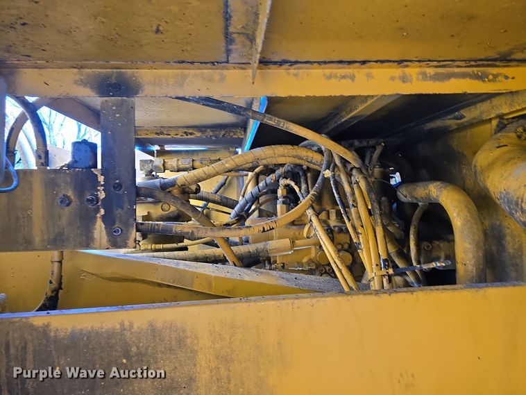 image for item DW3951 2006 John Deere 892E LC excavator