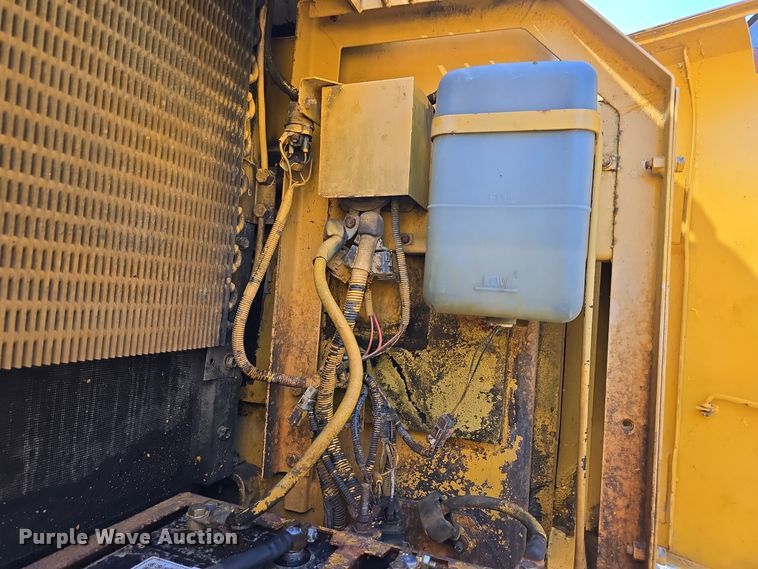 image for item DW3951 2006 John Deere 892E LC excavator